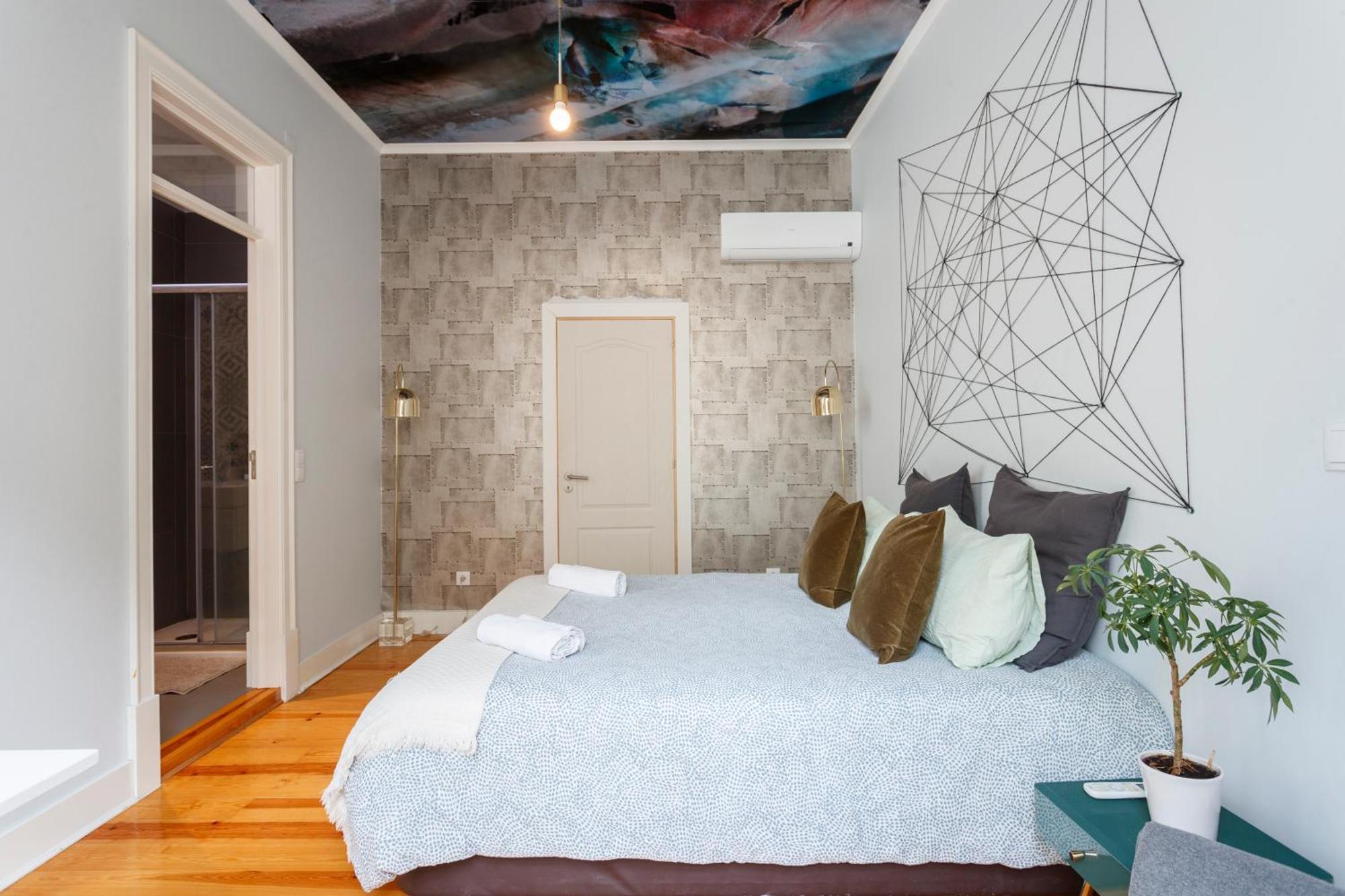 Pleasant Bedrooms In Shared House In The Center Of Praca Da Figueira * Lisboa