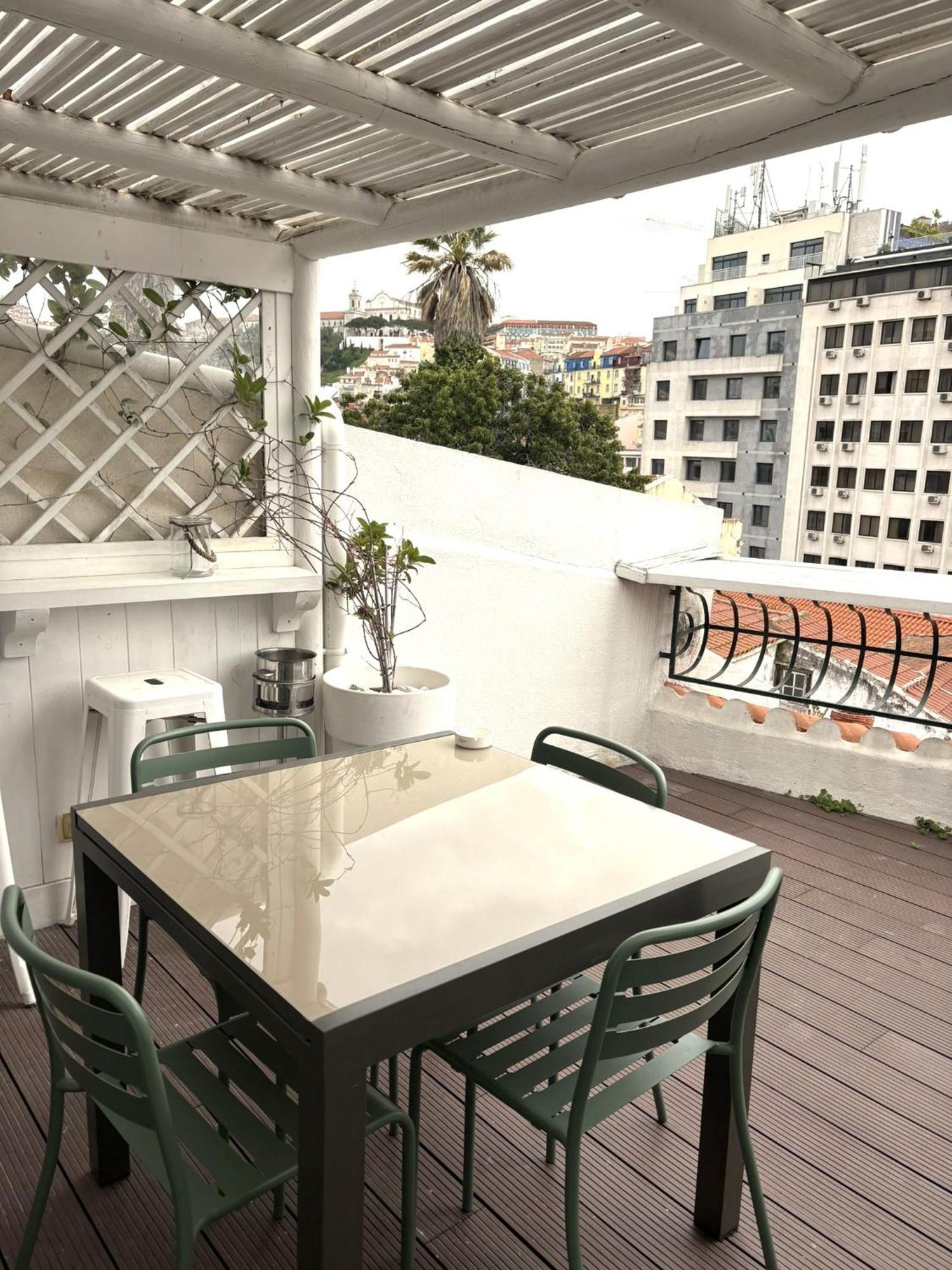 Fabulous T2 With Balcony In Rossio *