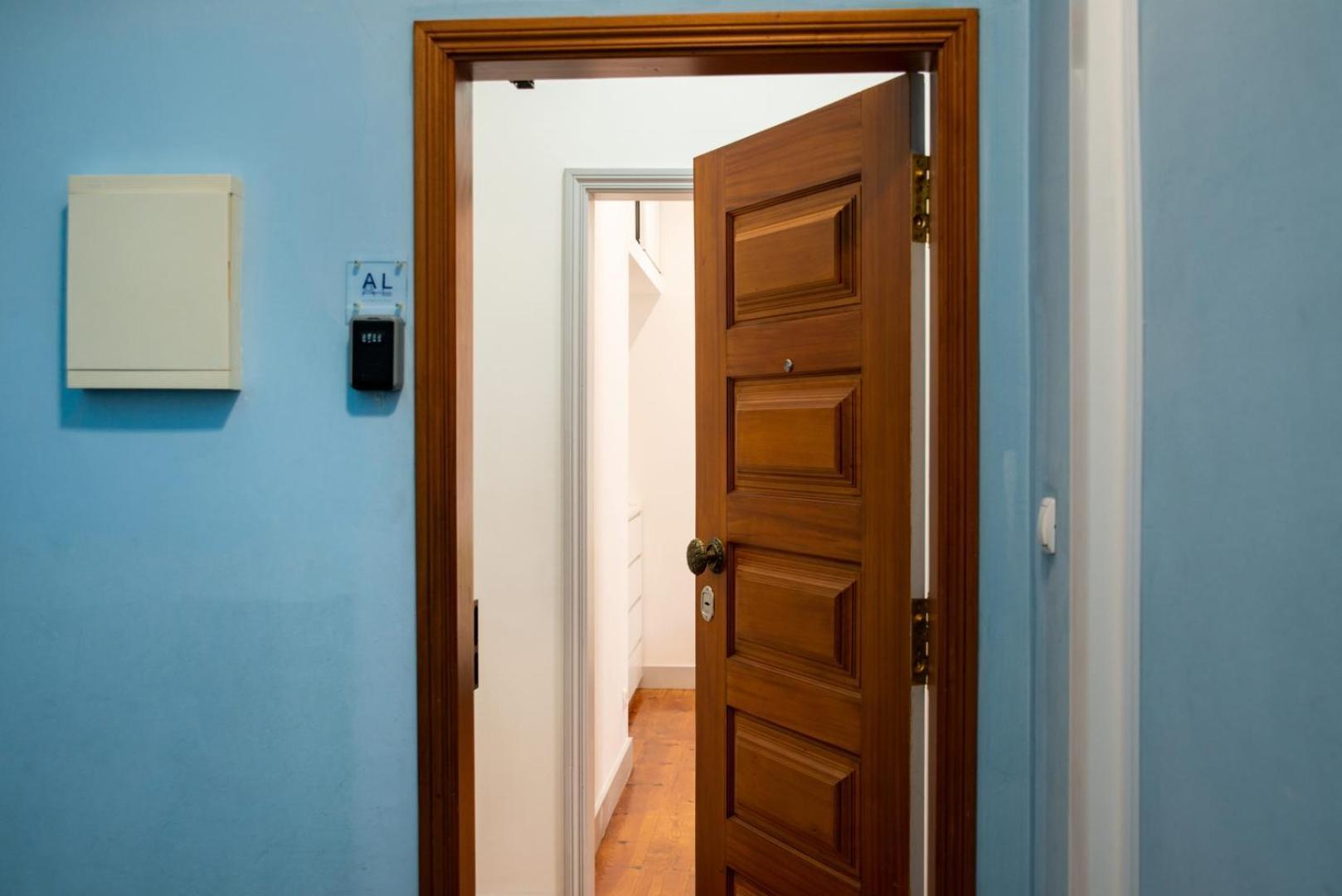 Old Style Fully Renewed And Spacious 3-bed Lisboa