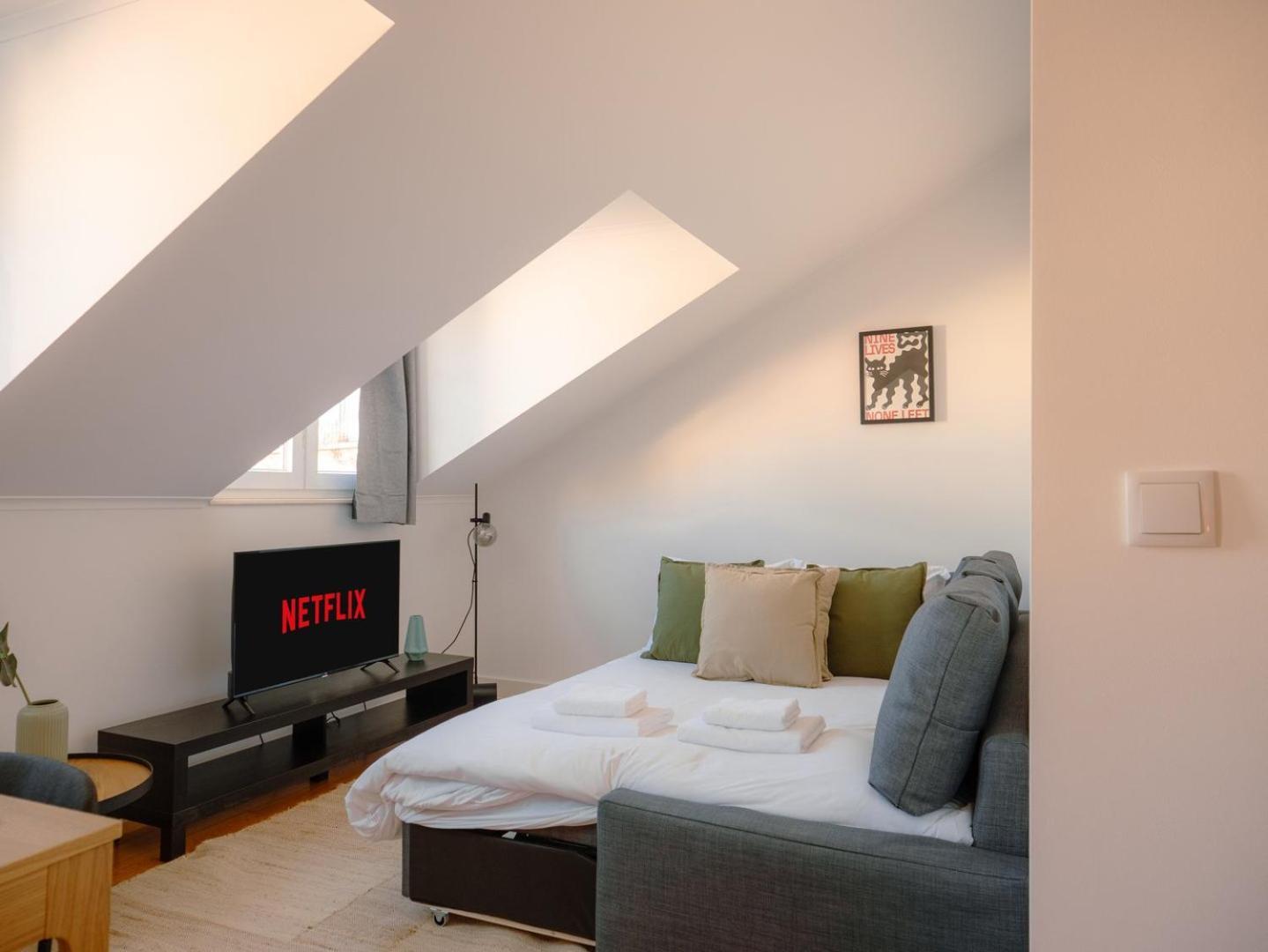 Stylish 2br Castle View - | By Airnest Apartamento *