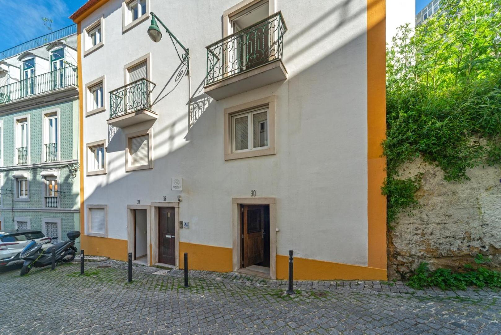 2-bed With A Charming Terrace At Intendente * Lisboa