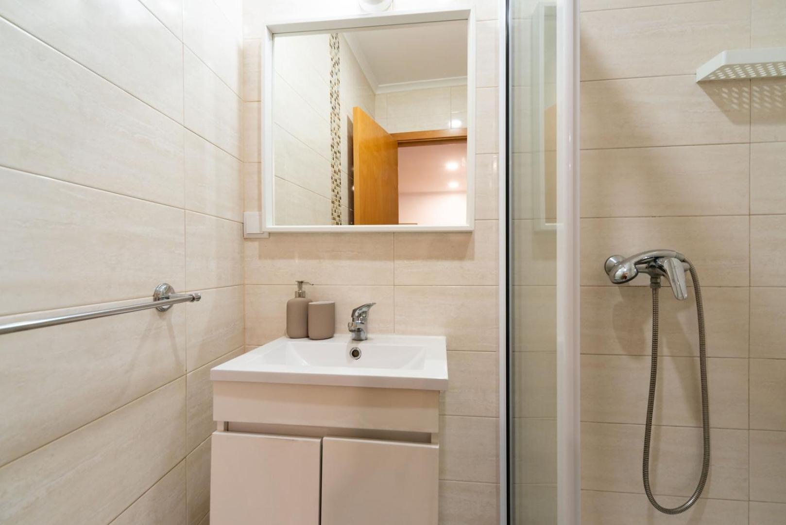 Apartamento With Private Terrace 250m To Largo Intendente Lisboa