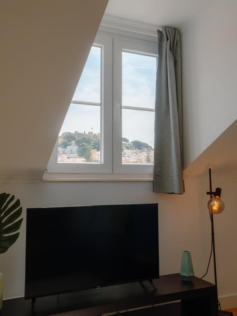 Stylish 2br Castle View - | By Airnest