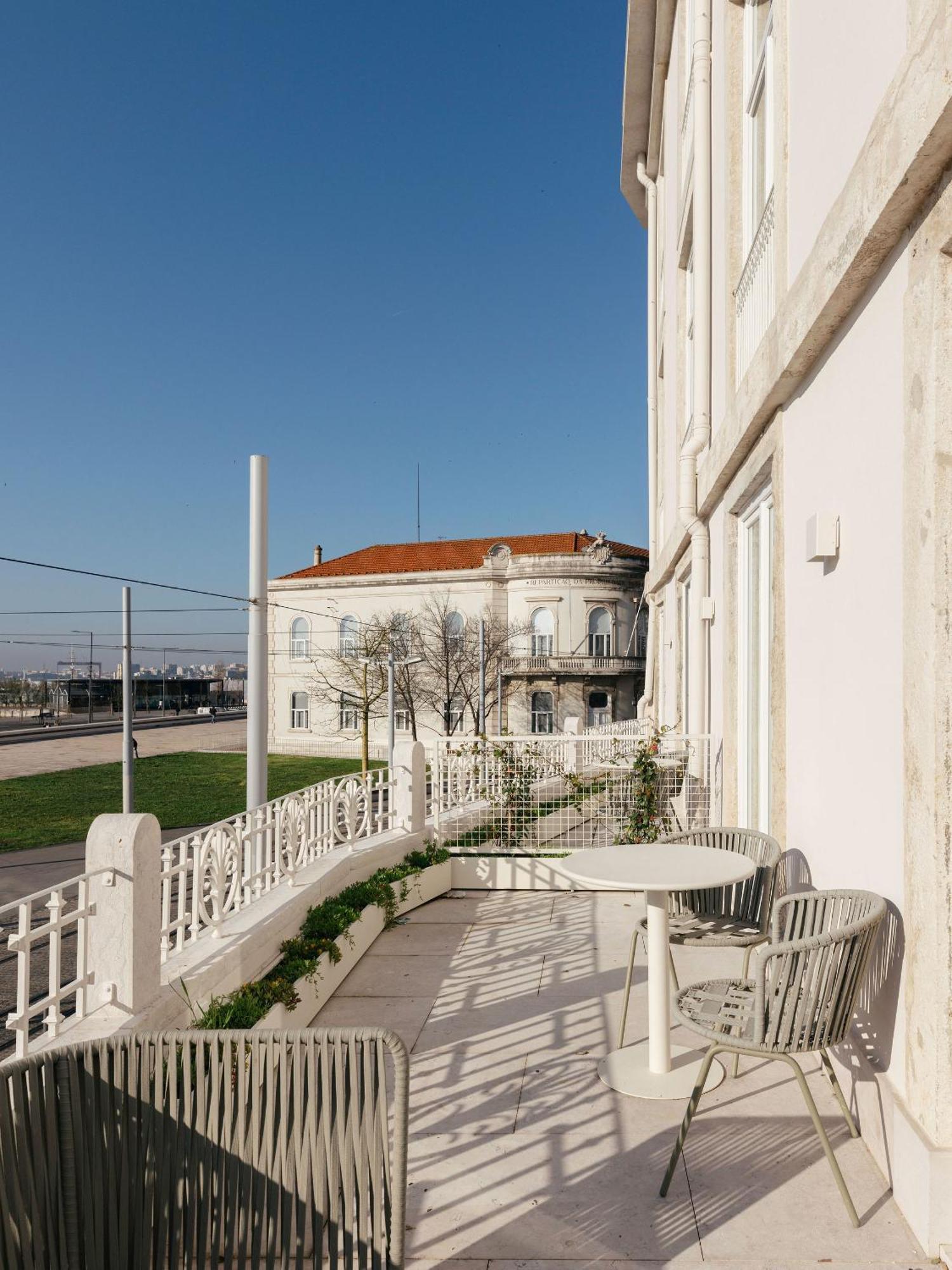 Lioz Apartahotel