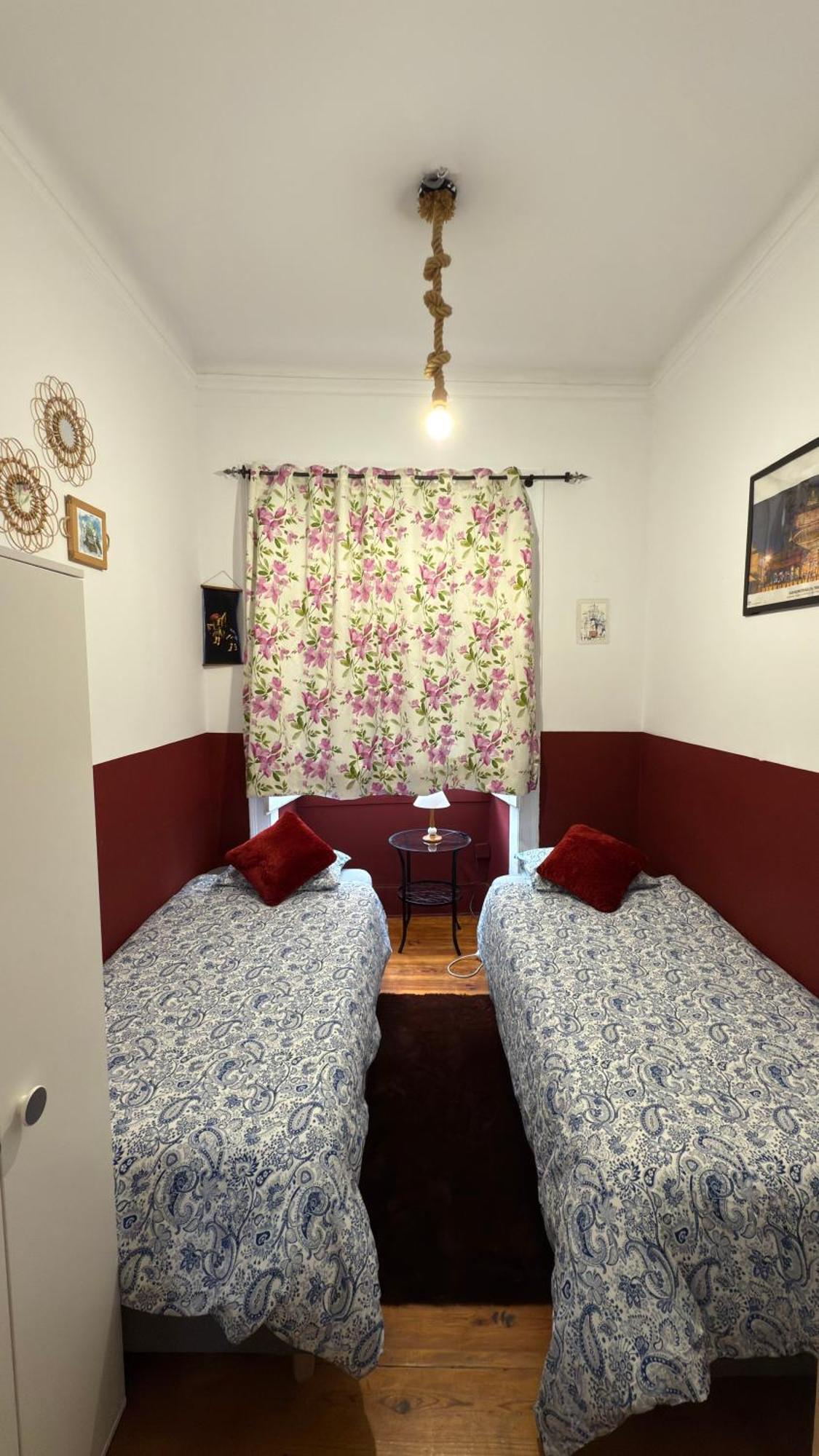 Asian Everest House Hostel *