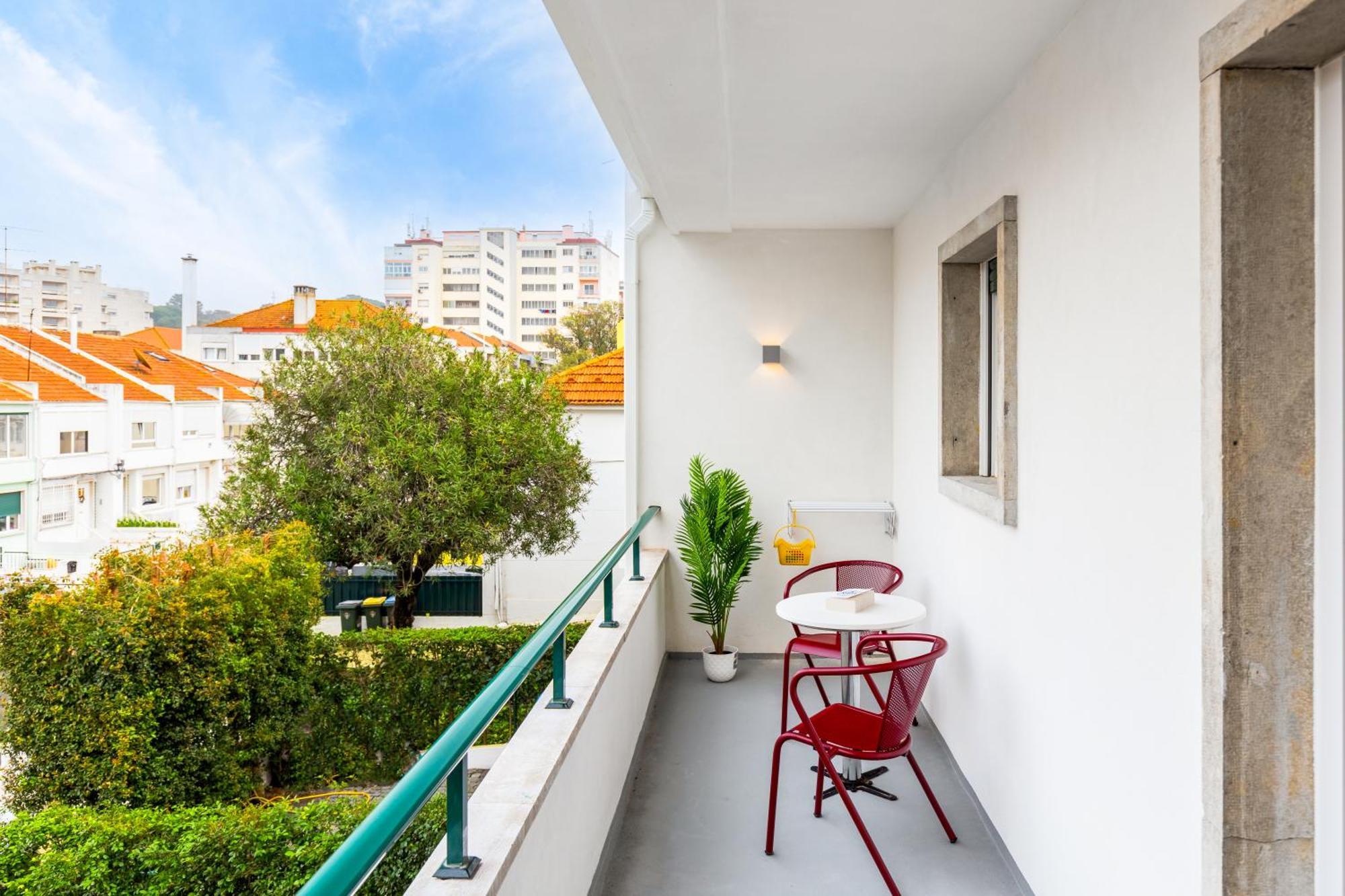 Apartamento Augusto - A Family House With Pool In The Heart Of Lisboa