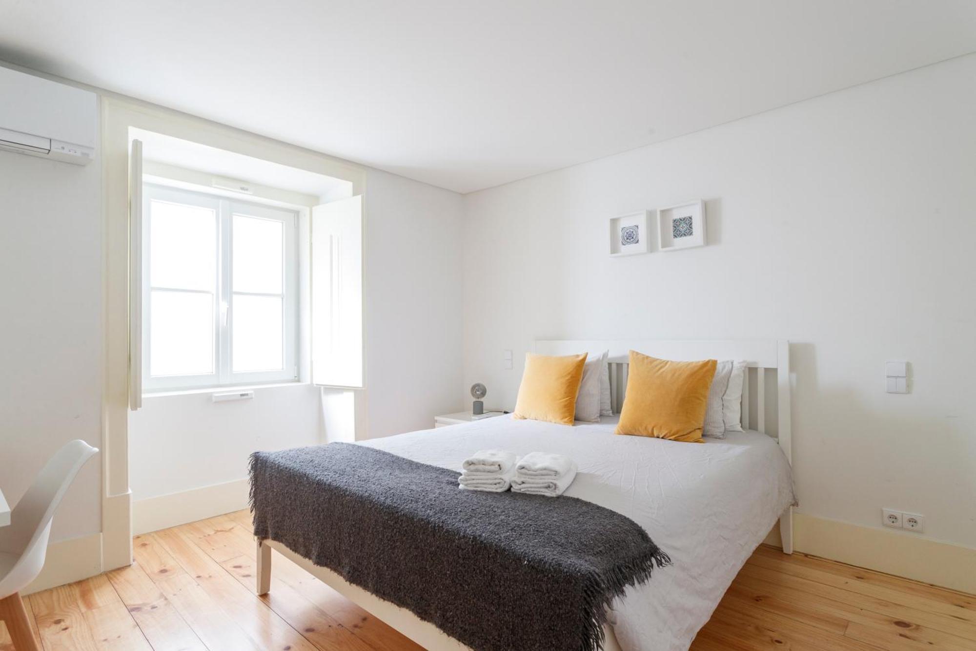 Bedroom In Shared House In Chiado - Historic Center Of Habitación en casa particular *