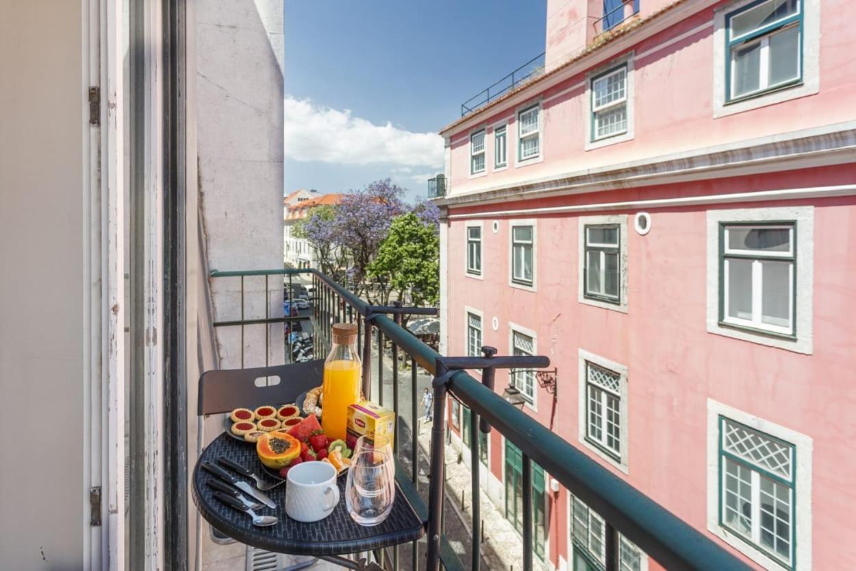 Bedooms With Shared Bathroom In In Historic Largo Do Carmo Habitación en casa particular Lisboa