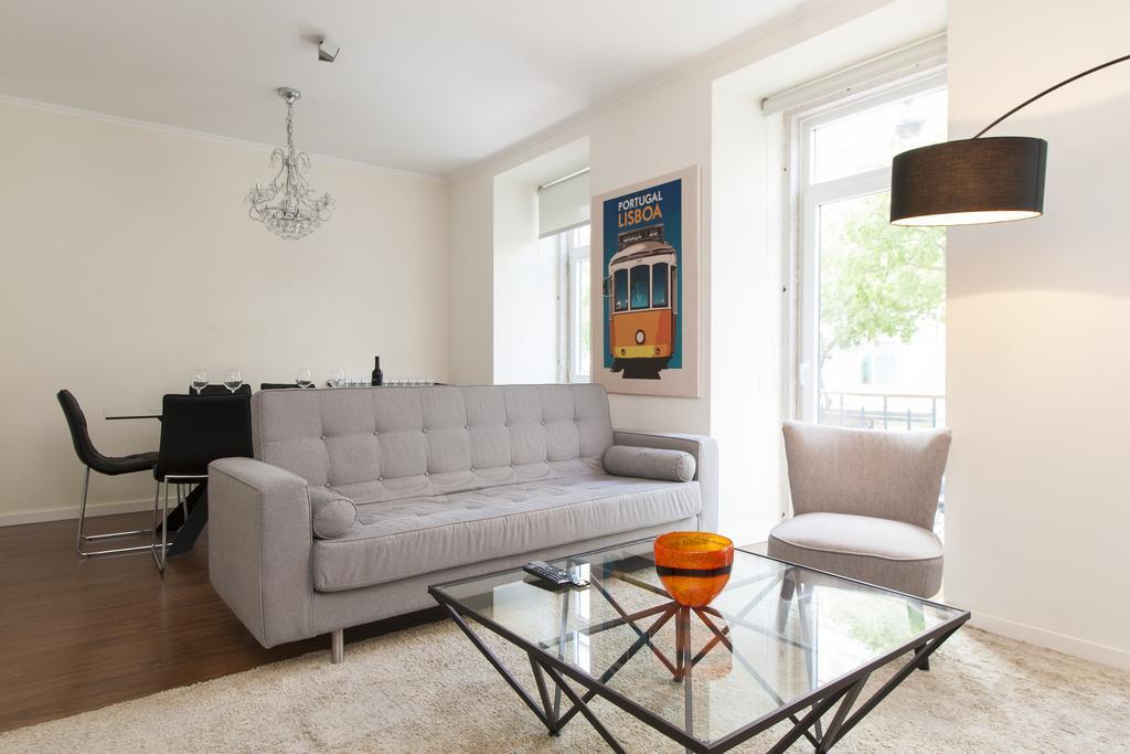 Joivy Stunning 3br Apt With Balcony, Nearby Saldanha Subway & Ist *