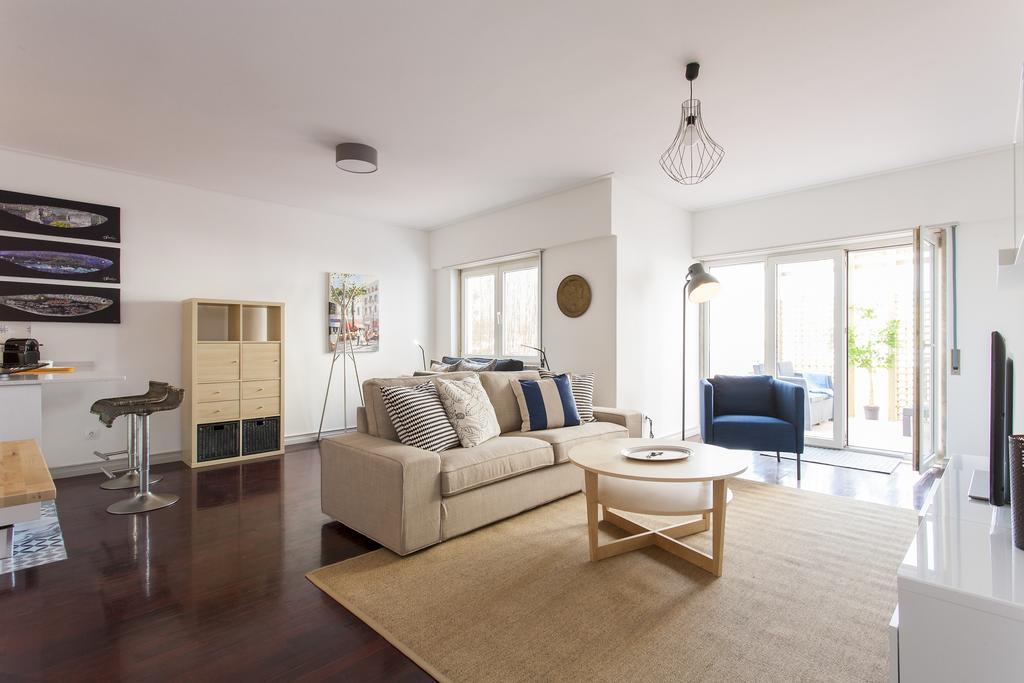 Joivy Superb 1-bed With Workspace And Terrace, Close To Avenida Da Liberdade Apartamento Lisboa