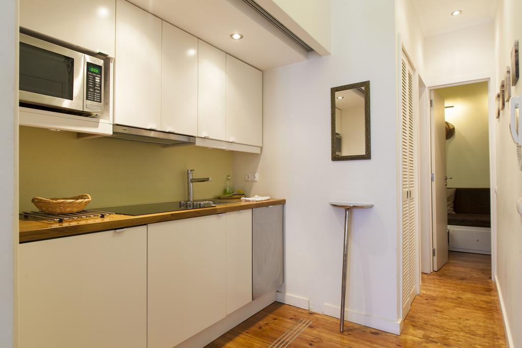 Apartment Chic 1-bed Flat With Balcony, View And Workspace, 5mins To Santa Justa Lift *