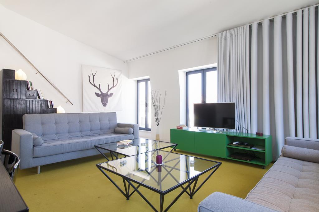 Apartamento Joivy Lux And Spacious 1br With Huge Terrace, 5mins To Academy Of Sciences Lisboa
