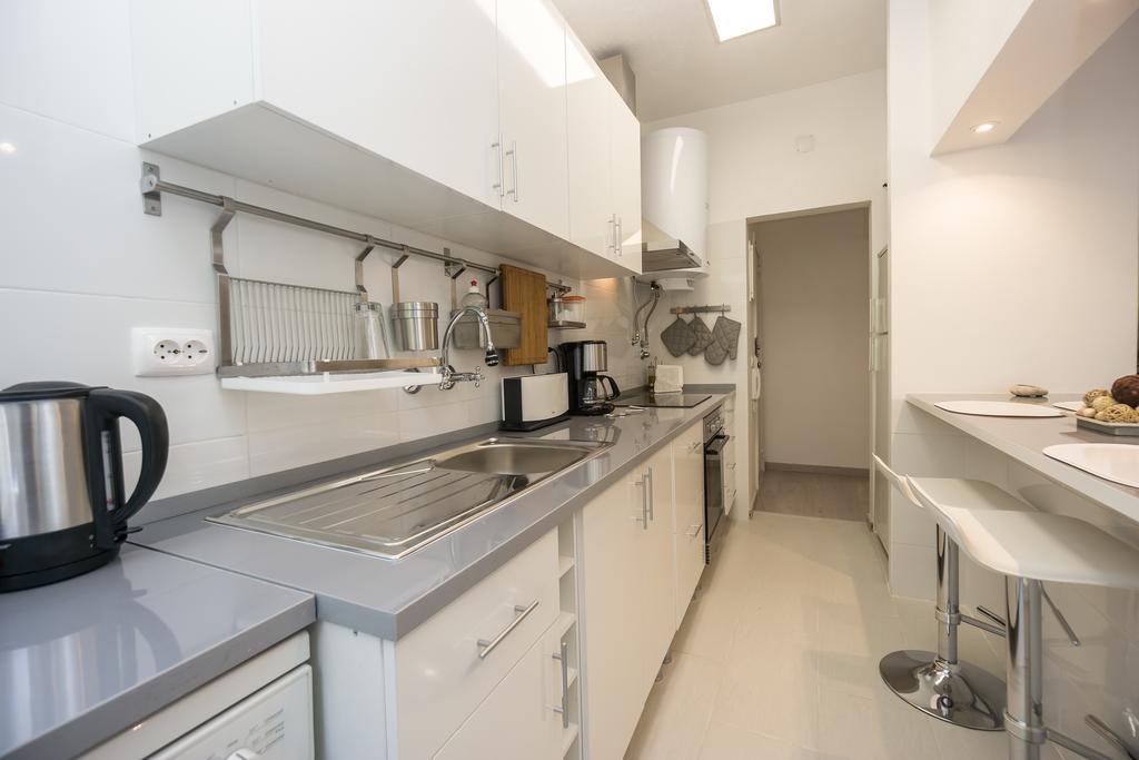 Lovely & Modern In The Center Apartment