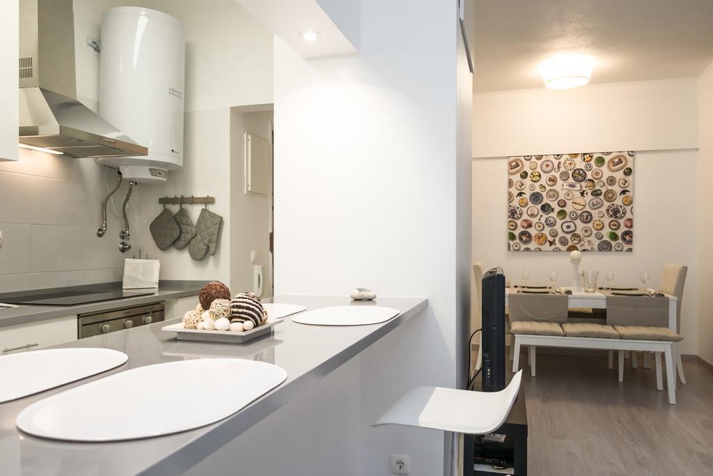 Lovely & Modern In The Center Apartment *