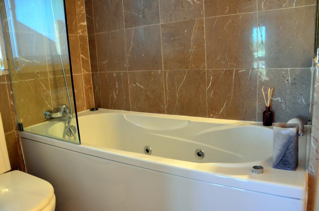 Shiado Suites Bed and breakfast 4*