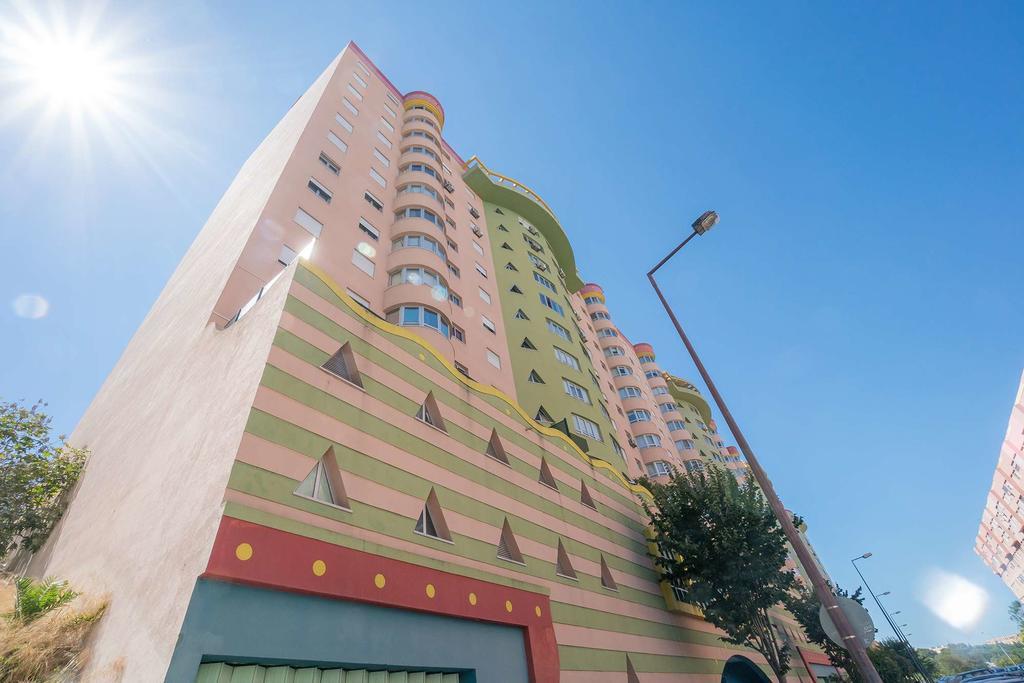 1-minute Walk To The Metro And 2 To The Supermarket * Lisboa
