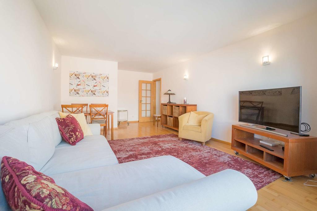 Apartamento 1-minute Walk To The Metro And 2 To The Supermarket