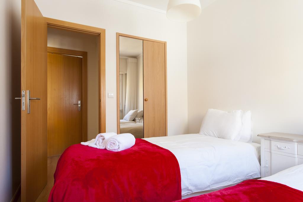 Joivy Bright 2br Apt With River Views &balcony In Alfama, Moments From Santa Apolonia Train Station Lisboa