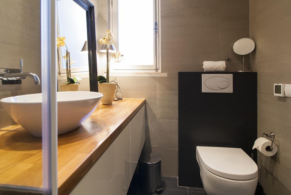 Apartment Chic 1-bed Flat With Balcony, View And Workspace, 5mins To Santa Justa Lift *