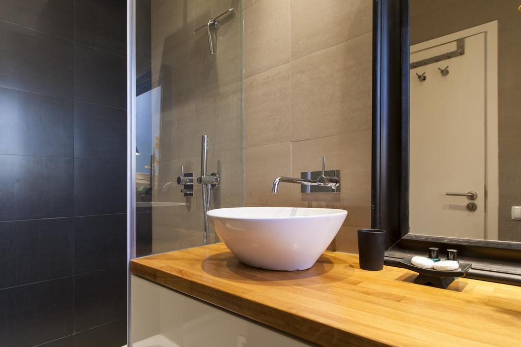 Chic 1-bed Flat With Balcony, View And Workspace, 5mins To Santa Justa Lift *