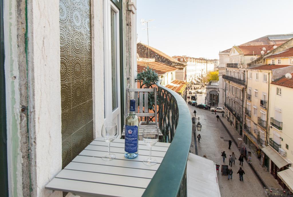 Chic 1-bed Flat With Balcony, View And Workspace, 5mins To Santa Justa Lift Apartment *