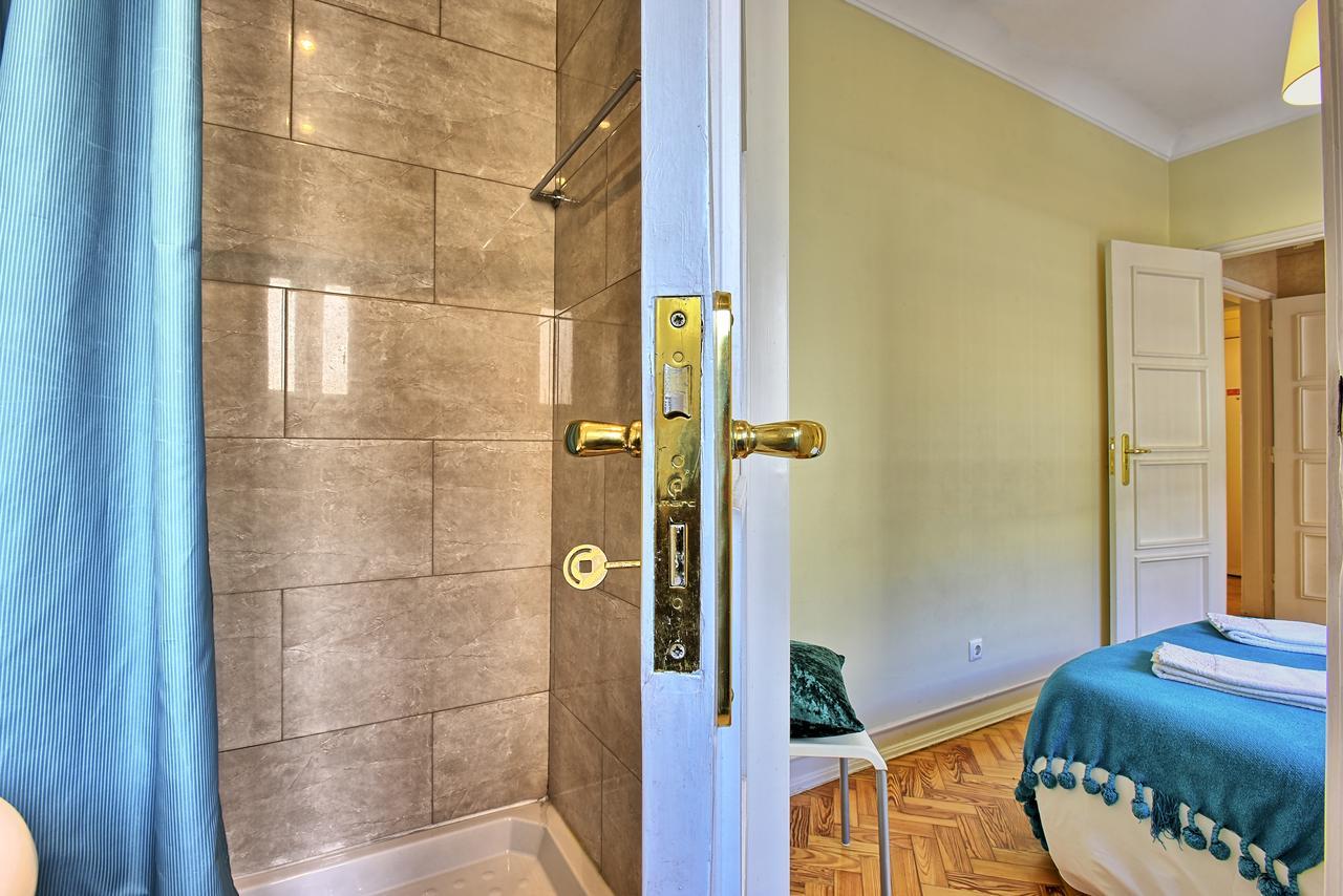 Almirante 2 Four Bedrooms Apartment Lisbon