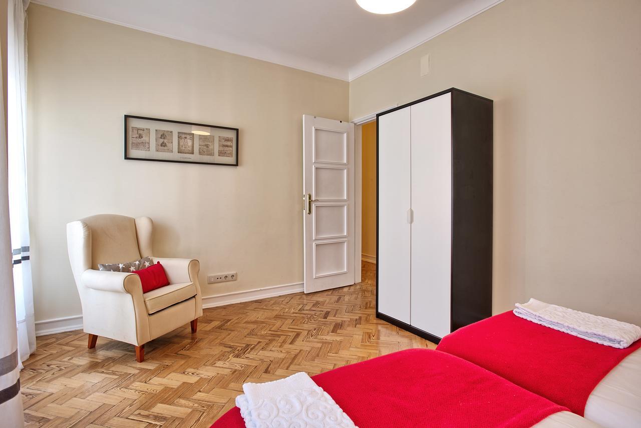 Apartment Almirante Floor / Almirante Reis Avenue