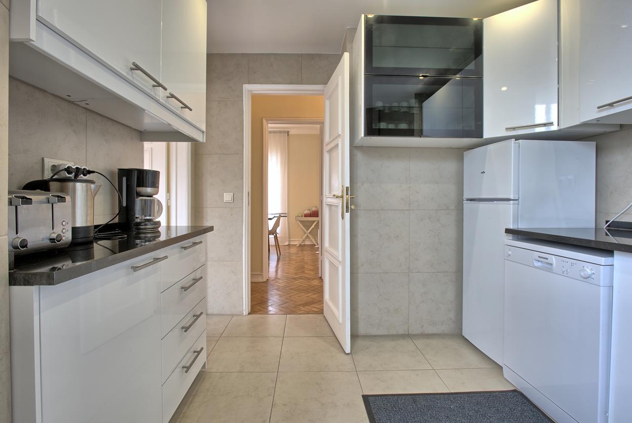 Almirante Floor / Almirante Reis Avenue *