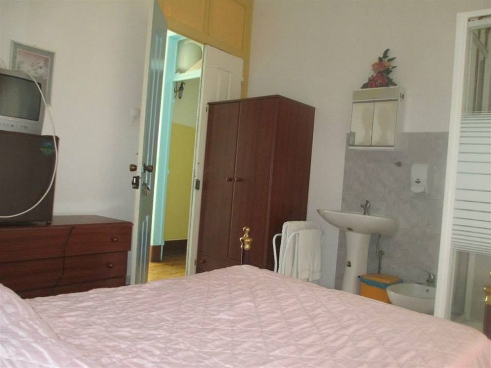 Hostal Pensao Sao Joao Da Praca Lisboa