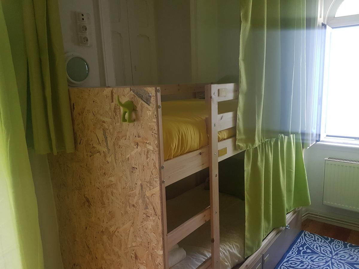 Hostal White House *