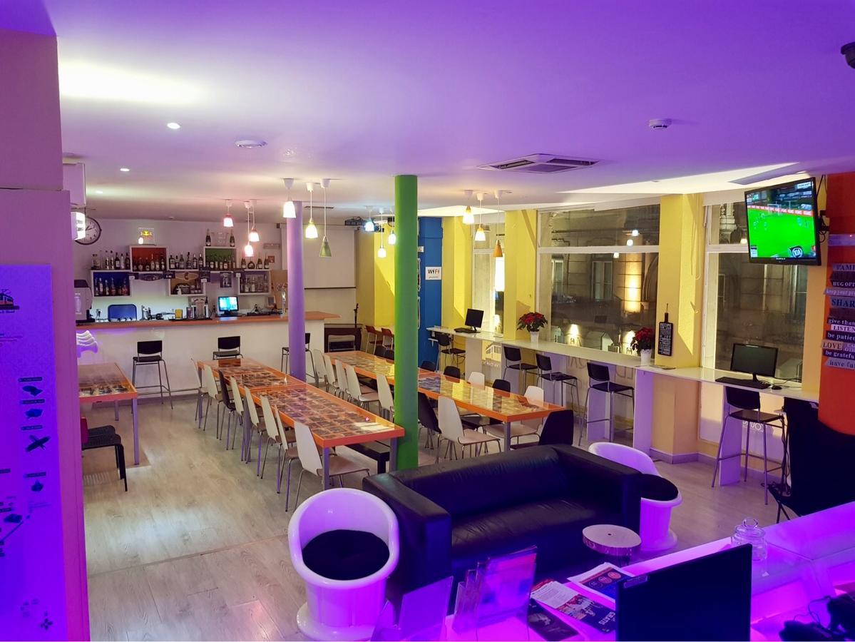 Hostal Golden Tram 242 &