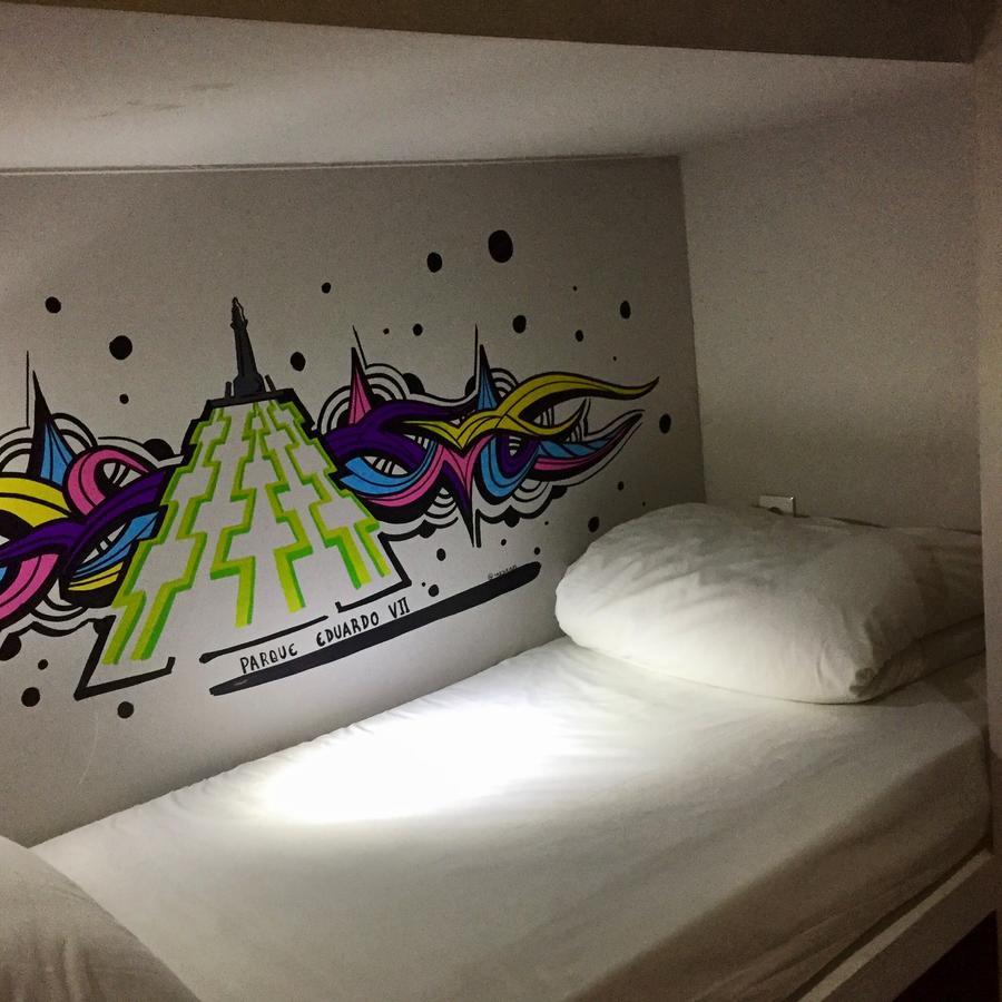 Hostal Golden Tram 242 & *