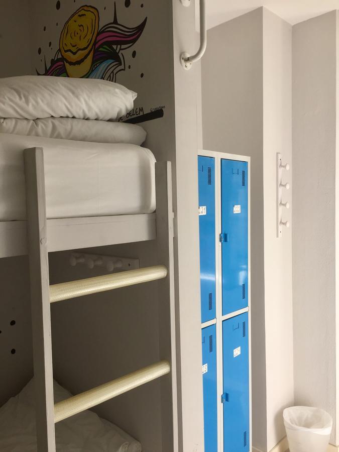 Hostal Golden Tram 242 &