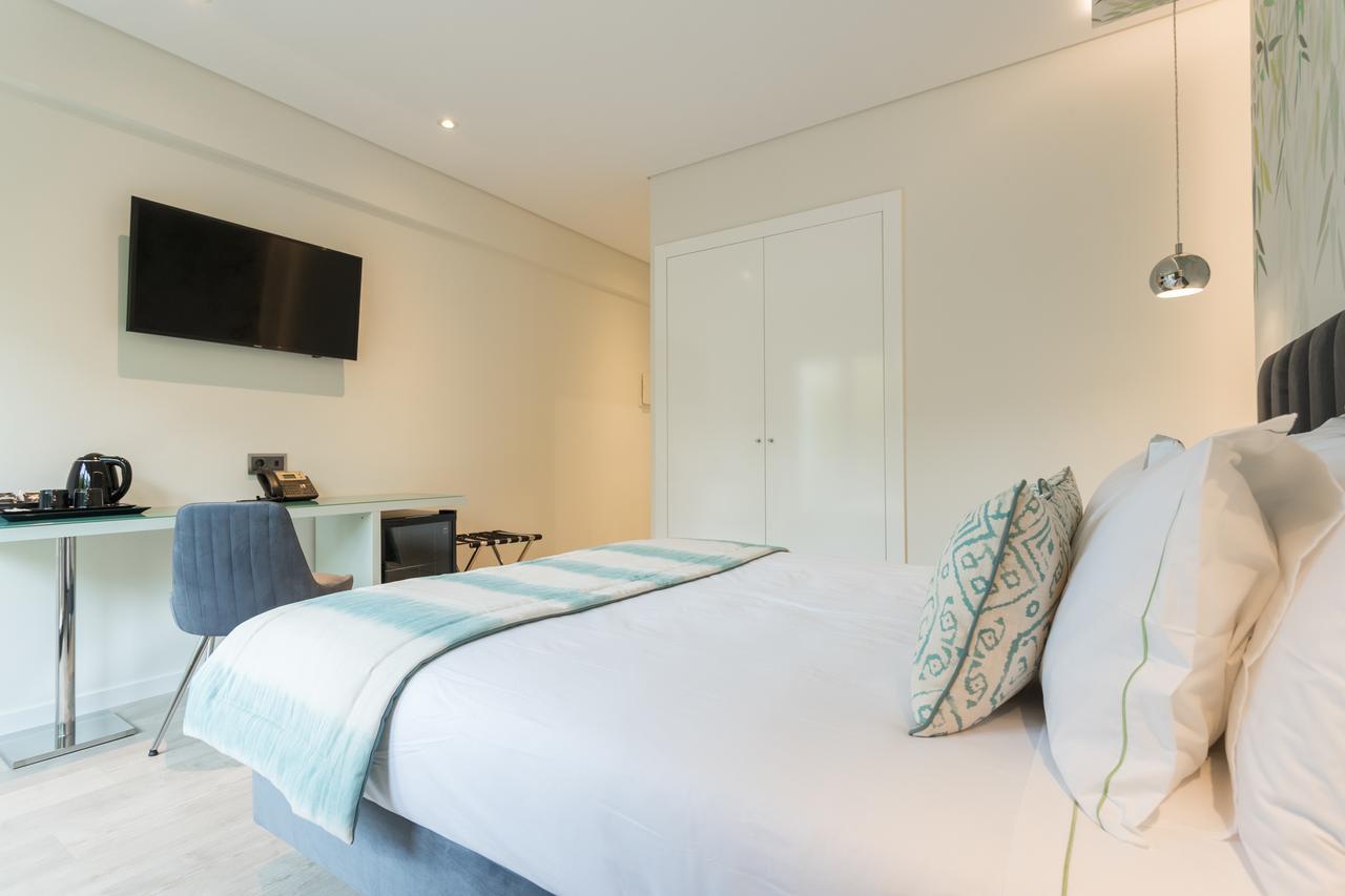 Capital Hotel *