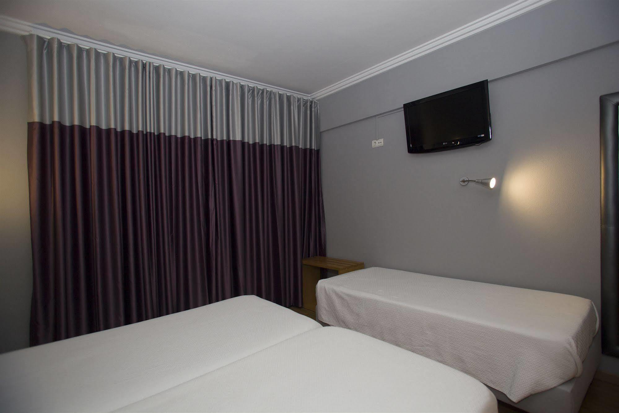Capital Hotel *