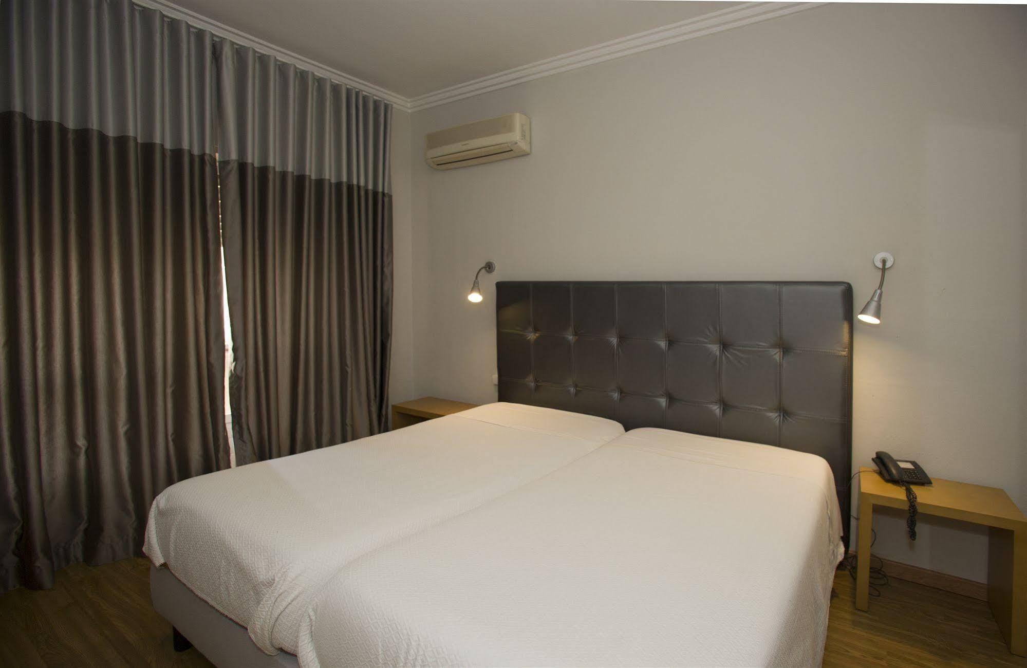 Capital Hotel *