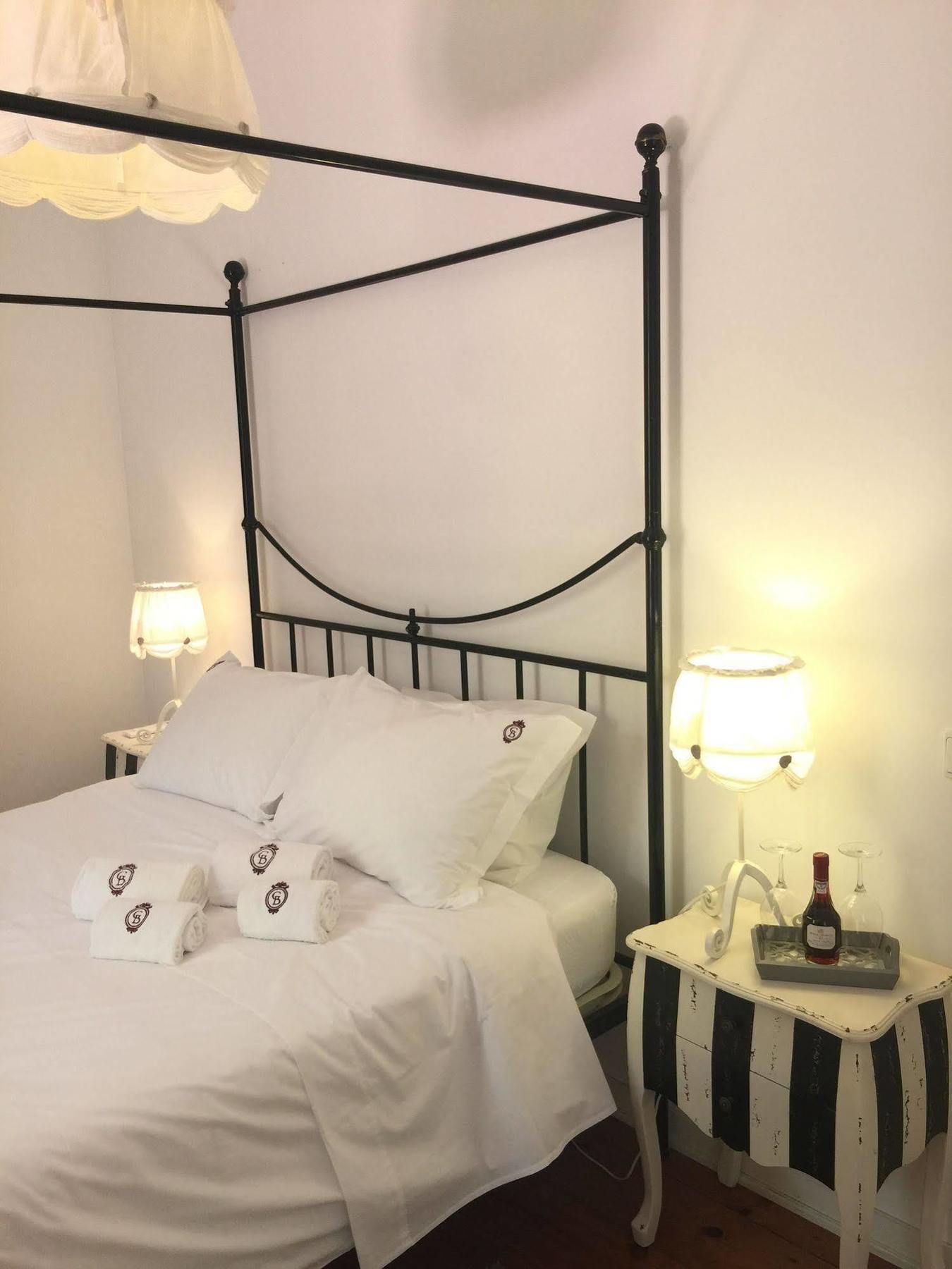 G&b - And Wines Hostal