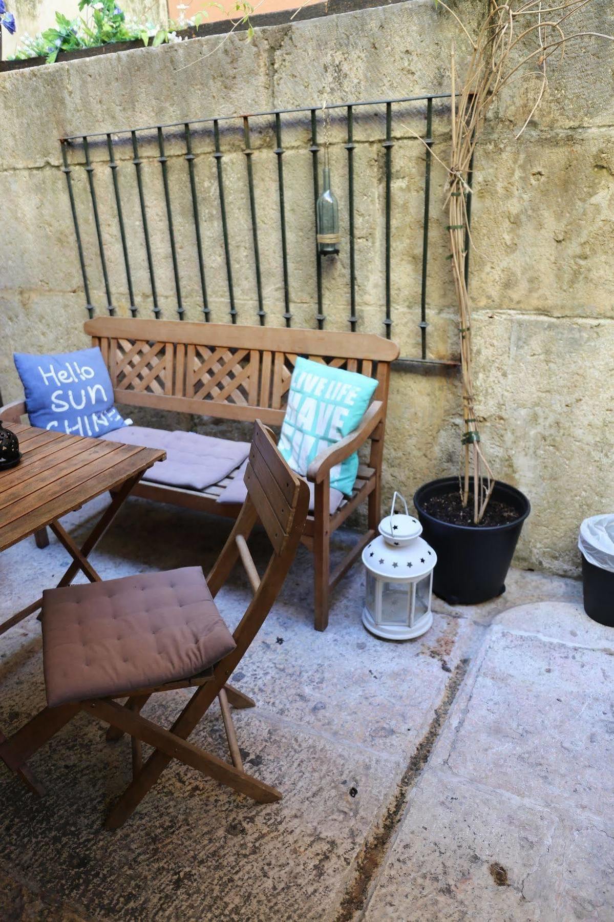Hostal G&b - And Wines *
