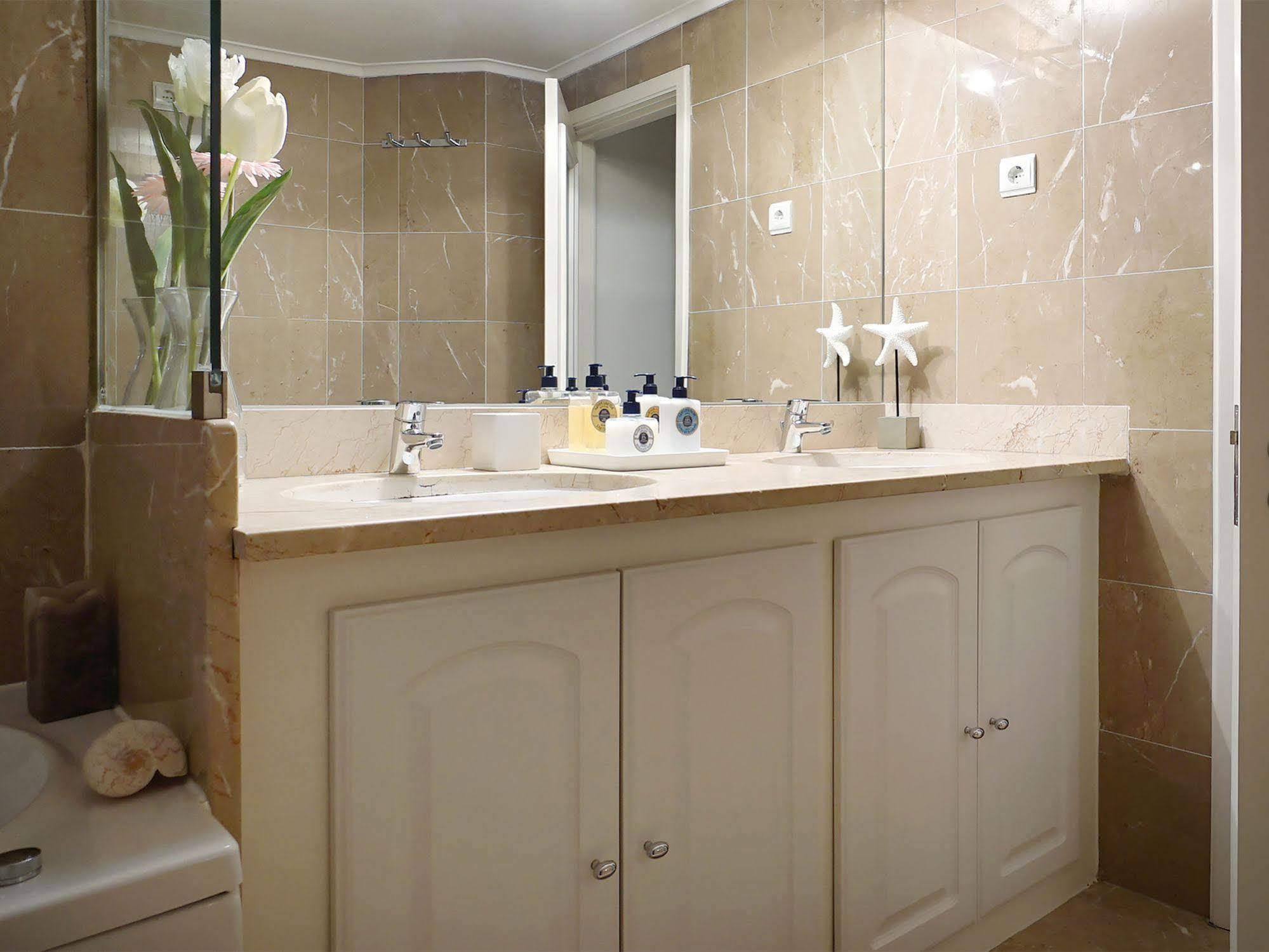 Shiado Suites Bed and breakfast 4*