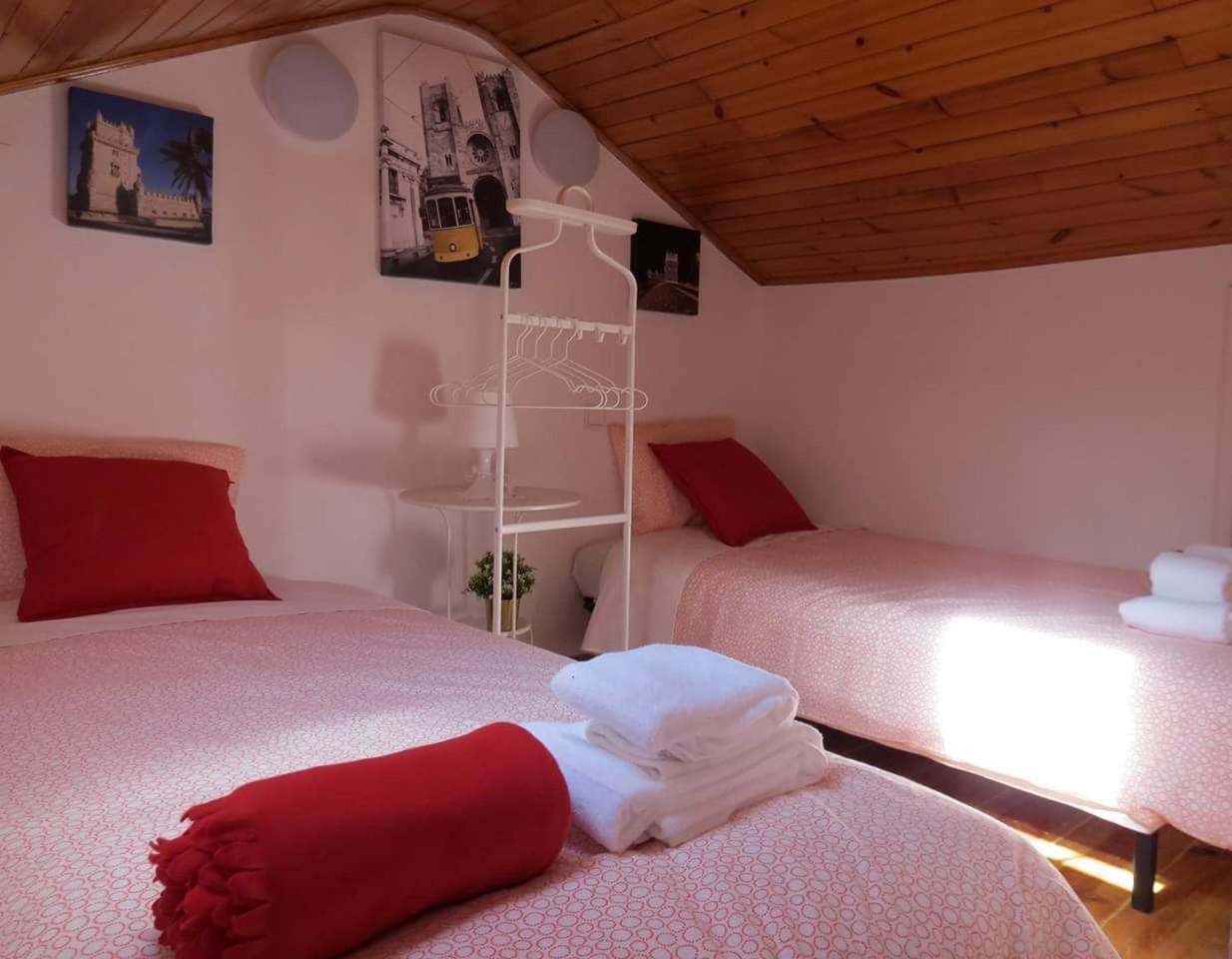 Hostal White House *