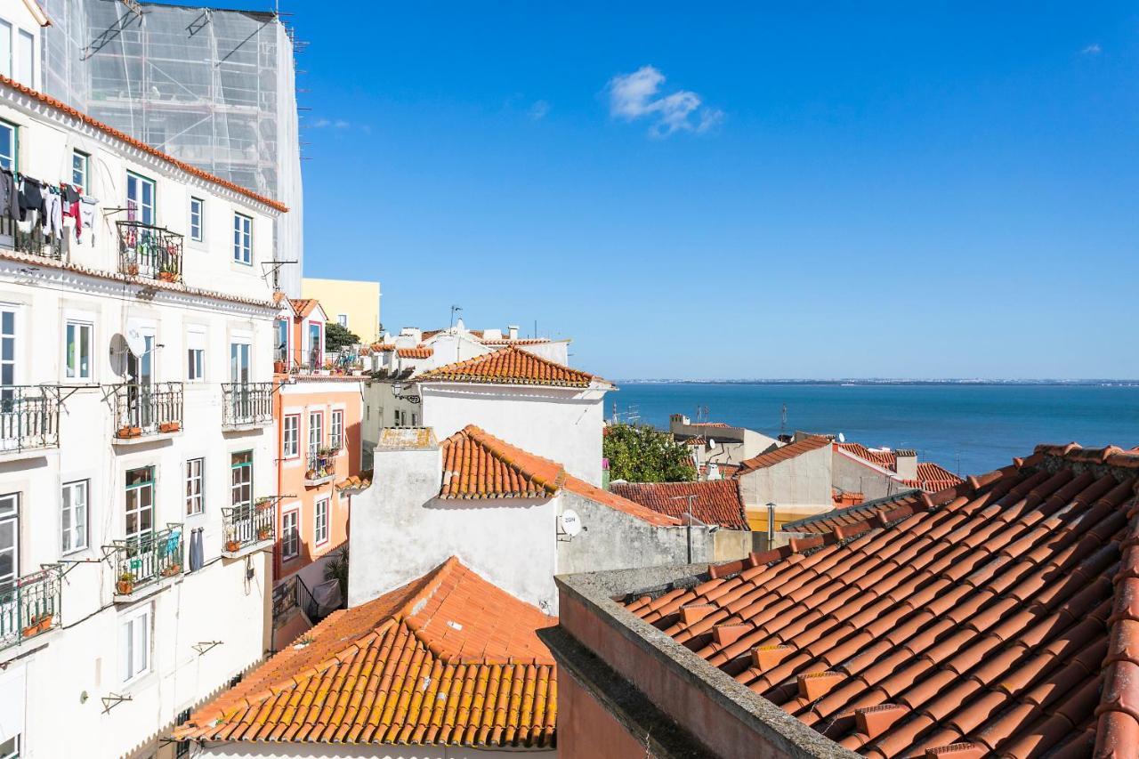 Cosy Alfama Hideout - With Rooftop Terrace *