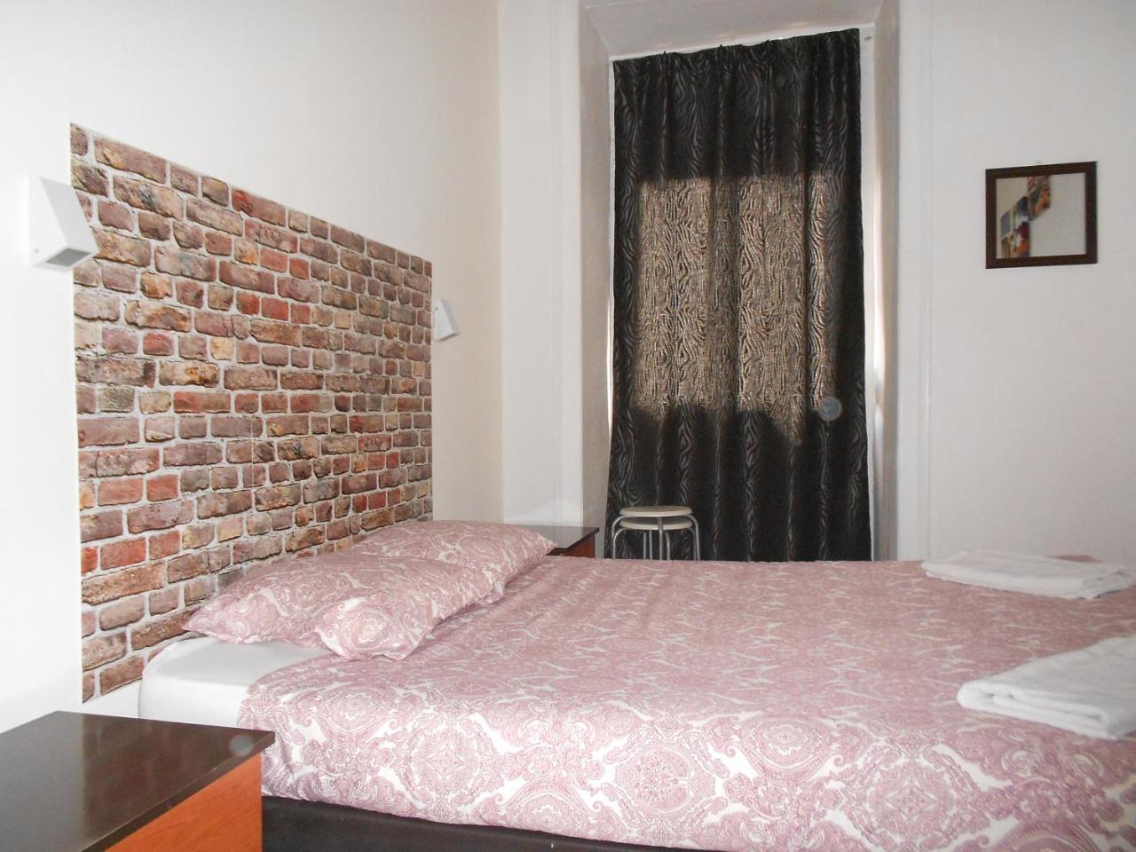 Hostal Crescent *