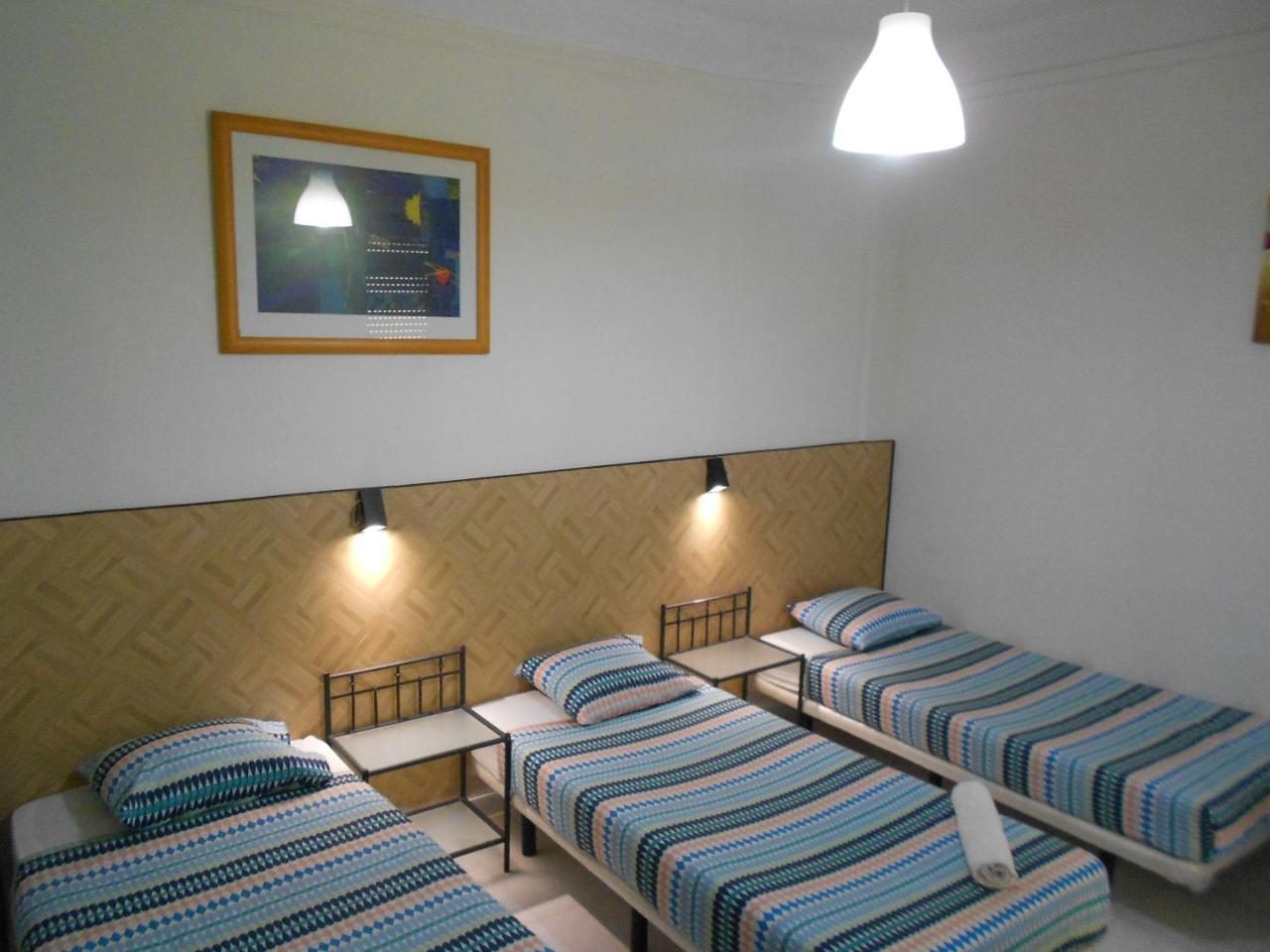 Crescent Hostal *