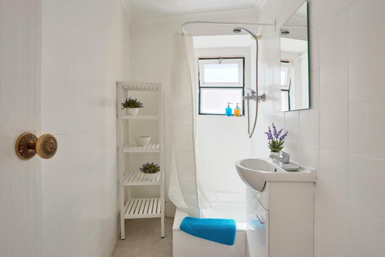 Apartamento Alfama Light-filled Apartment, By Timecooler