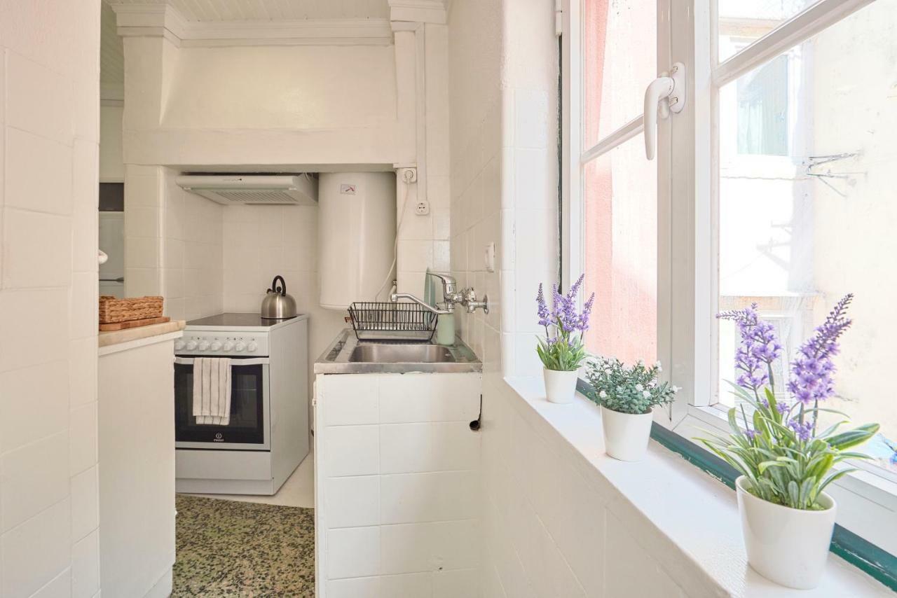 Alfama Light-filled Apartment, By Timecooler Lisboa