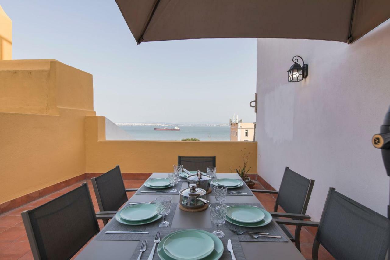 Alfama Terrace W/ Tagus River Views