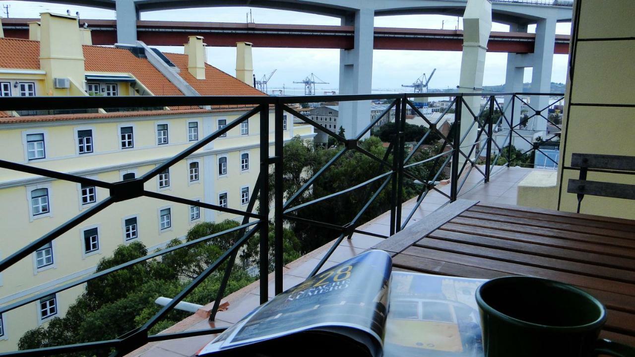Riverfront Apartment Lisbon