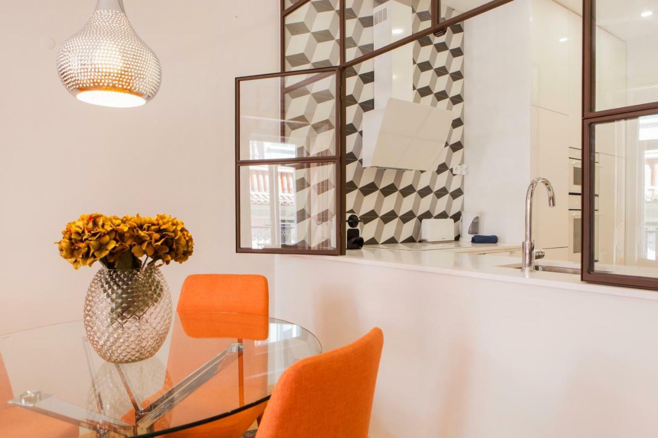 Charming Flat With Balconies Chiado District 2 Bedrooms & Ac 19th Century Building Apartamento Lisboa