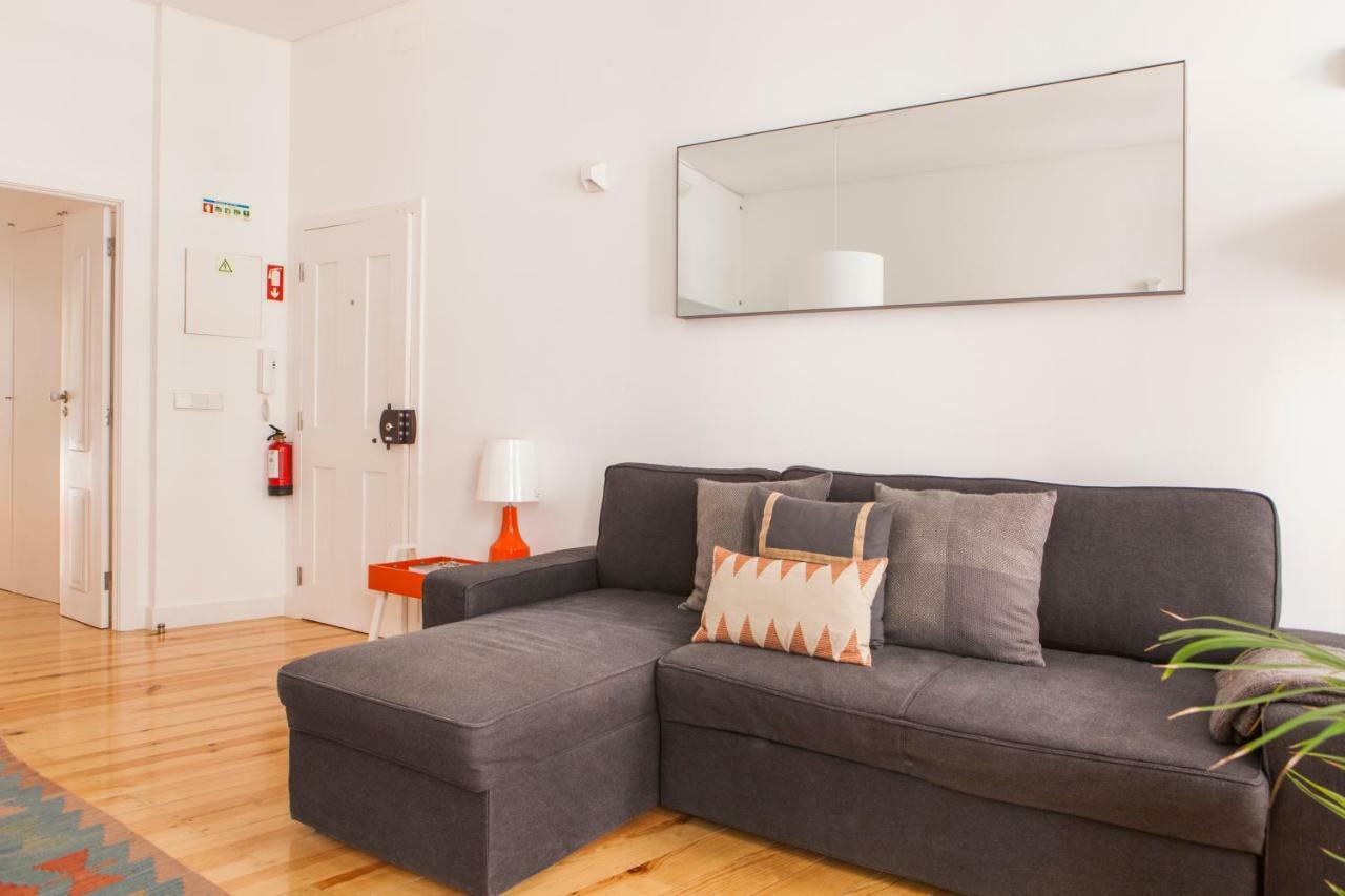 Apartamento Cozy 1st Floor Flat Chiado District With Balconies And Ac 19th Century Building Lisboa