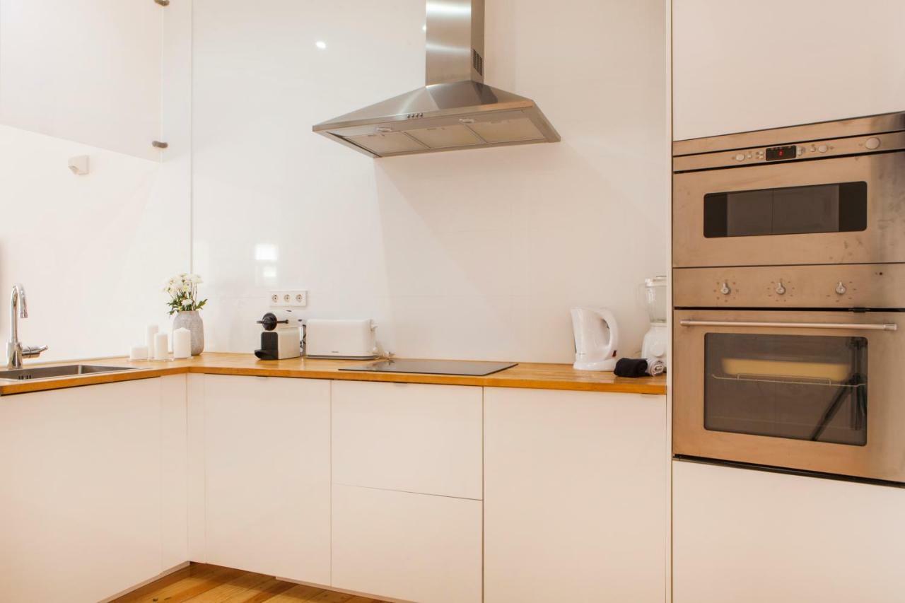 Cozy 1st Floor Flat Chiado District With Balconies And Ac 19th Century Building Apartamento *
